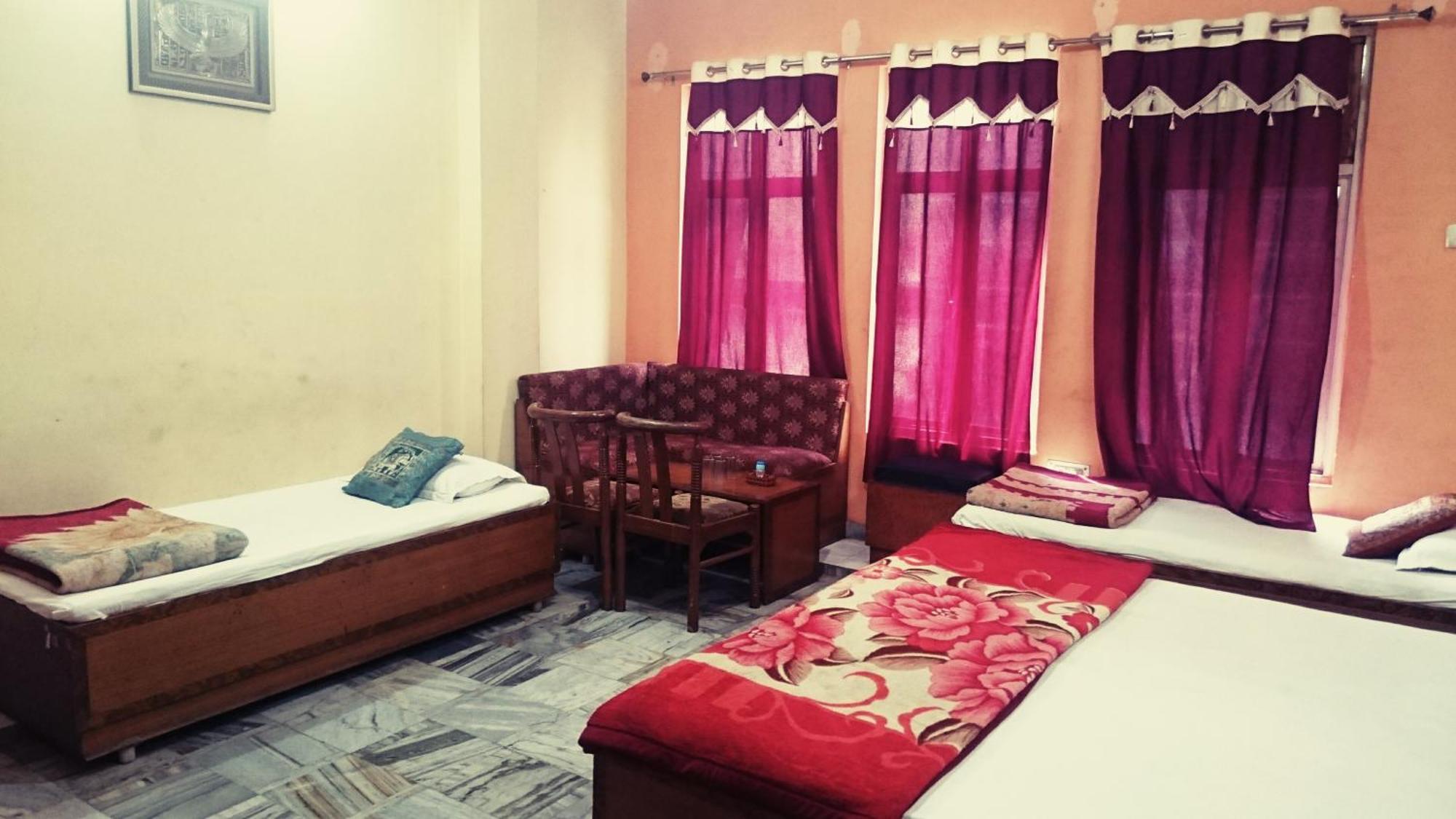 Hotel Aditya Inn Varanasi Quarto foto